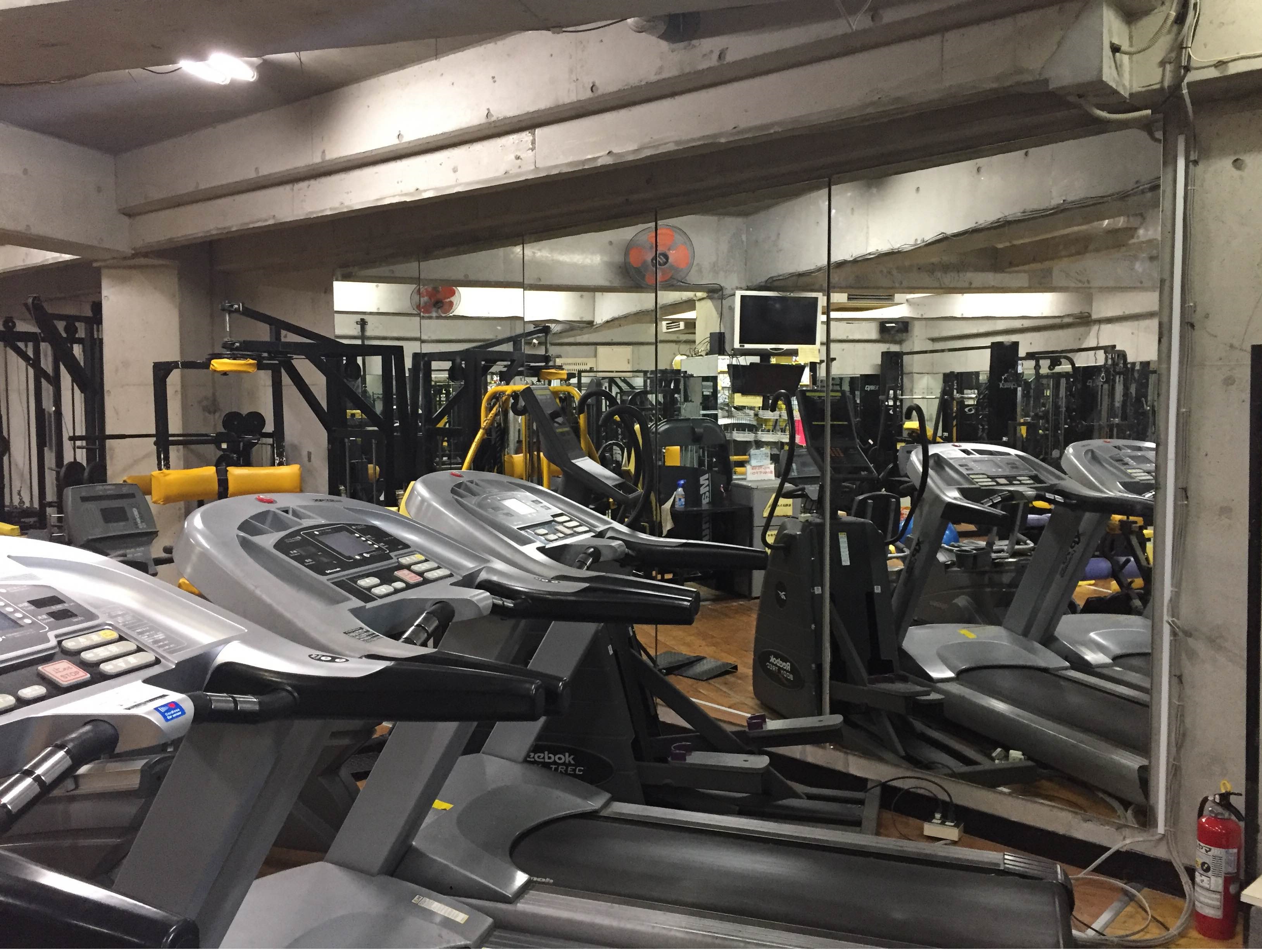 千代店の鏡の追加貼り付け アメリカンジム公式ブログ